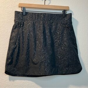 Women’s Orvis black floral athletic skort size small S